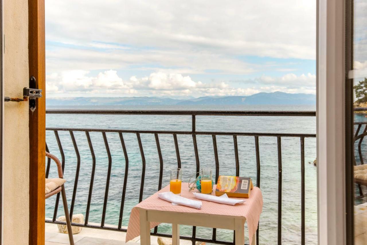 Mermaid Cottage Longos  Экстерьер фото