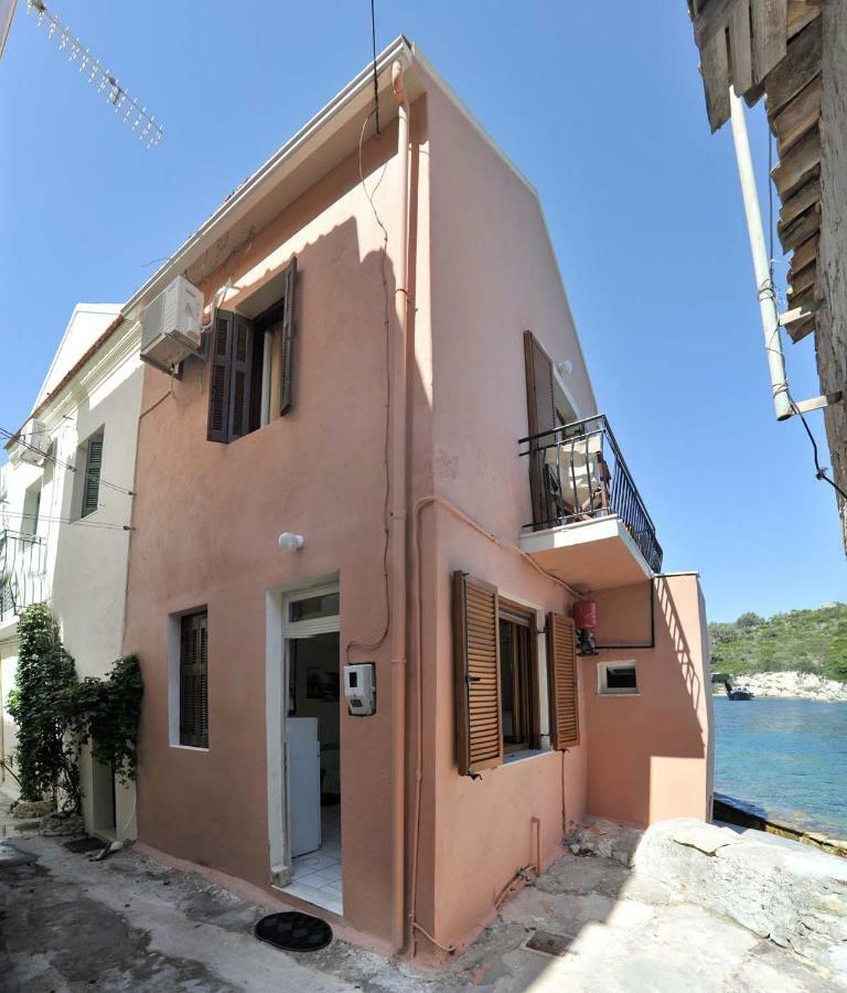 Mermaid Cottage Longos  Экстерьер фото