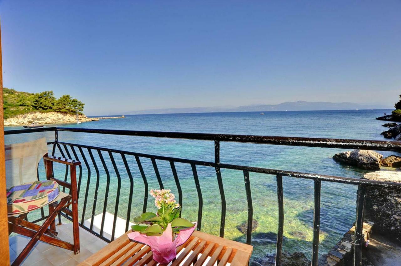 Mermaid Cottage Longos  Экстерьер фото
