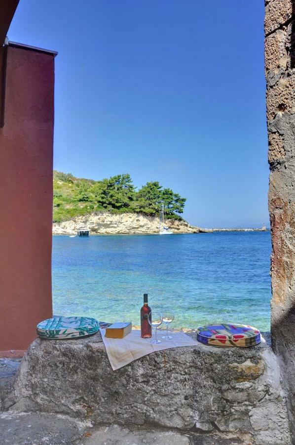 Mermaid Cottage Longos  Экстерьер фото